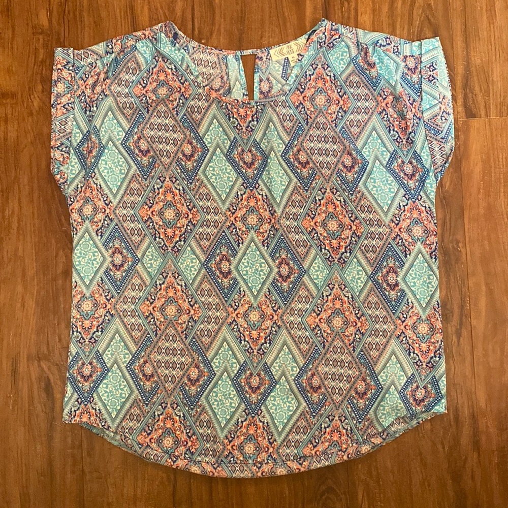 *5/$20* Cute blouse 🩵 - Picture 2 of 6